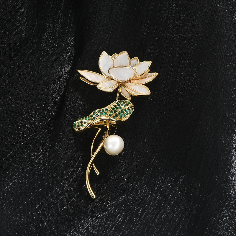 Japón y Corea de la moda elegante broche de flor de loto creativo esmalte pintado al óleo adornamiento abrigo de brisa suéter accesorios cardigan