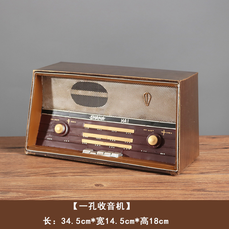 レトロなレトロな607080年代の古い白黒テレビのモデルバーレストランの道具の装飾品|undefined