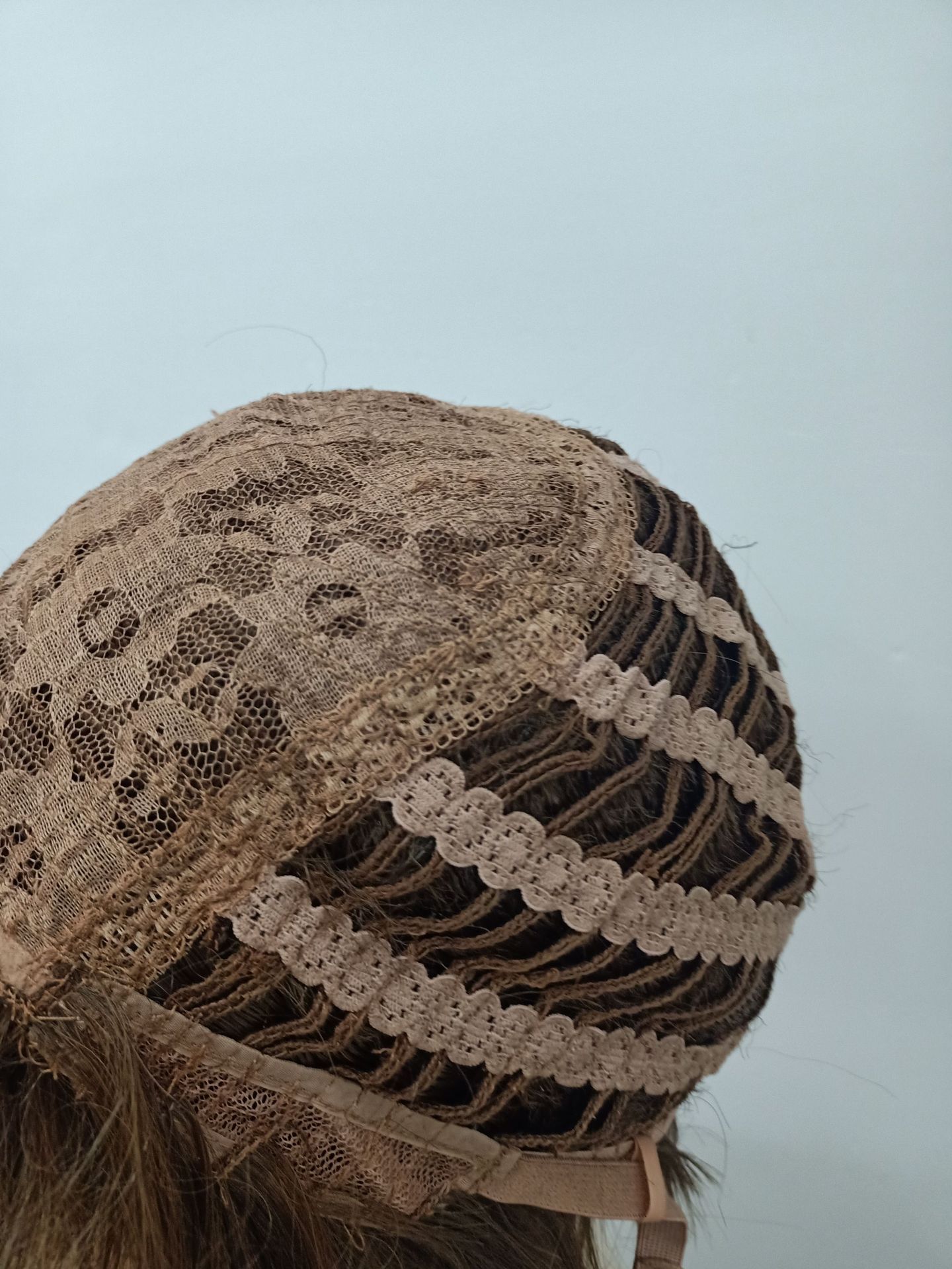 Fábrica al por mayor fibra química pelucas cortas mecánicas marrones pelucas