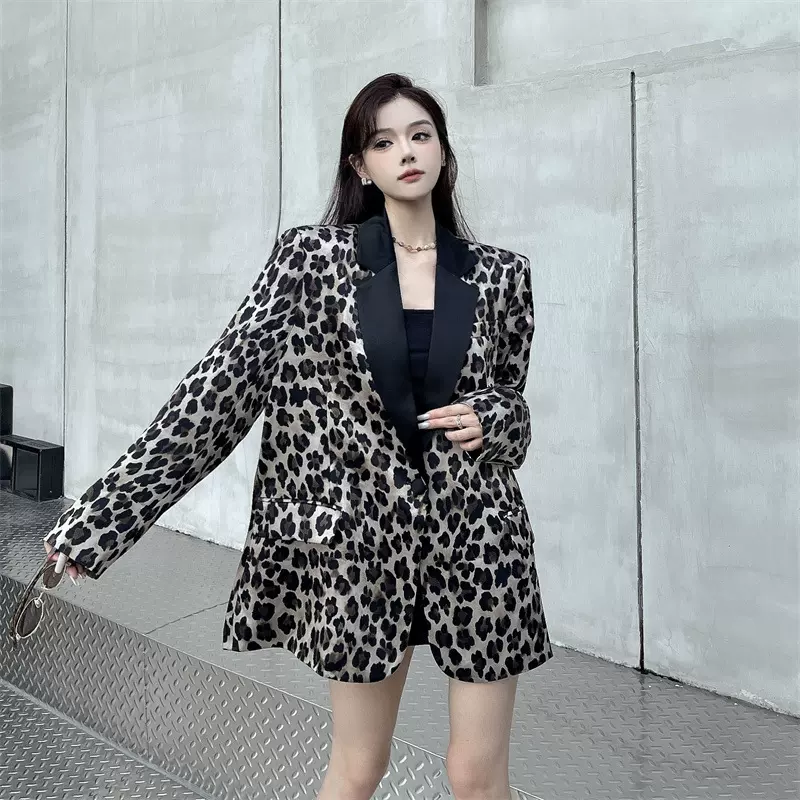 豹纹缎面西装外套春秋季新款洋气时尚炸街宽松长袖西服设计感上衣