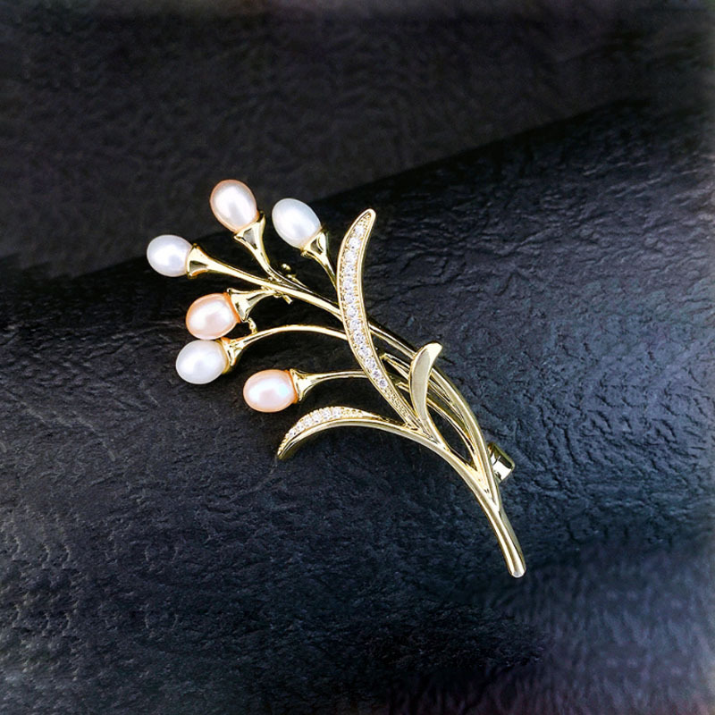 Tarweaarm broche met zoetwaterparel voor dames elegant_voghion.com