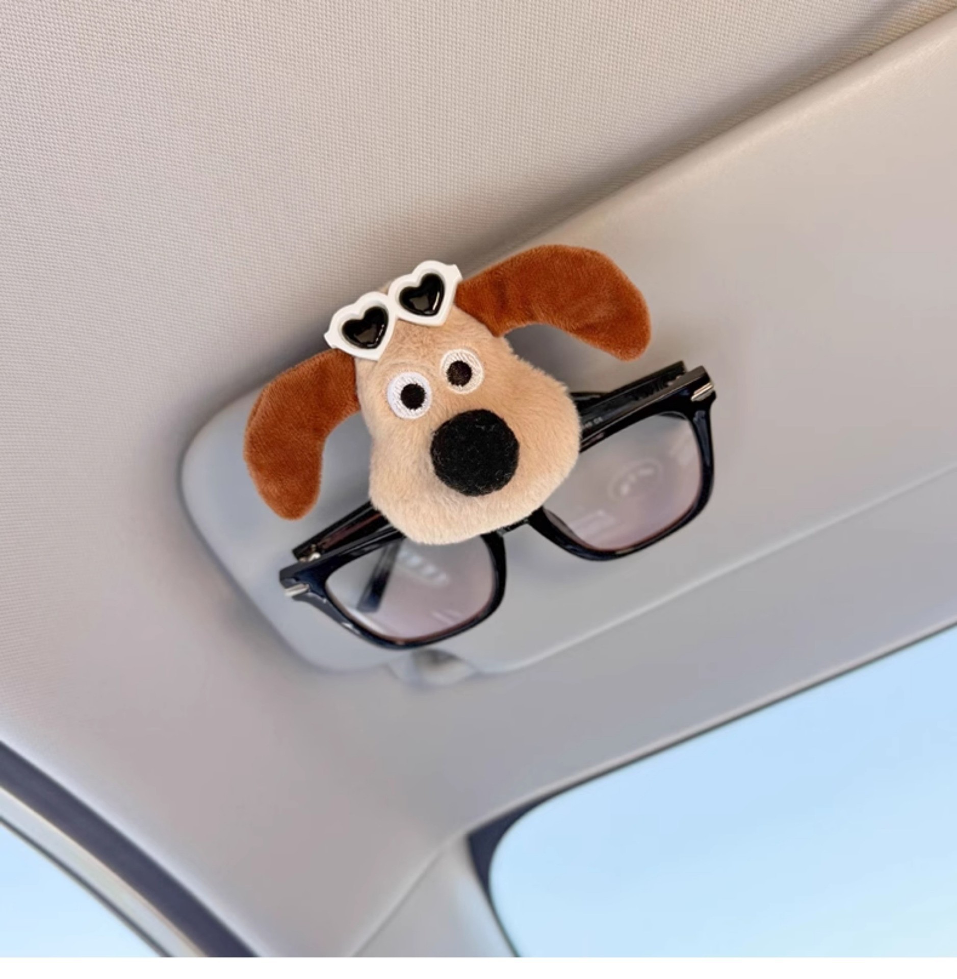 Car-Mounted Glasses Clip for Use in the Car, Sunglasses Holder, Sun Visor Magnetic Clip, Cute Decorative Accessory for Women