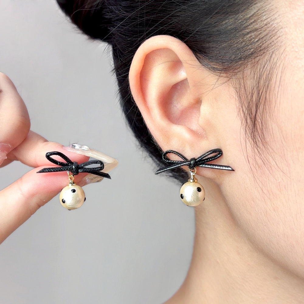 Retro elegant universal earrings with bow from pearl