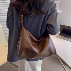 ソフトで折り畳まれたミニマリストスタイルの女性用シングルショルダー大容量トートバッグ2025新しい大容量ソフトレザーシングルショルダークロスボディラージバッグ