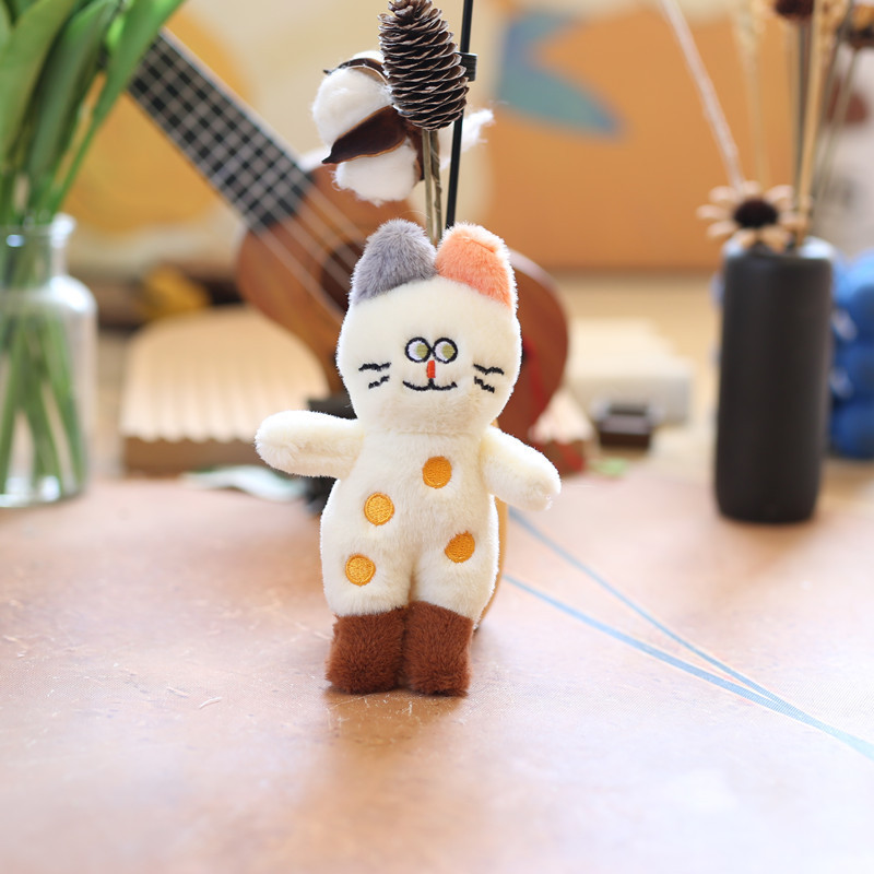 ネットの赤いかわいい萌えはブーツの波点の小さい猫のペンダントのぬいぐるみの公の子のカバンを着て飾ります。|undefined