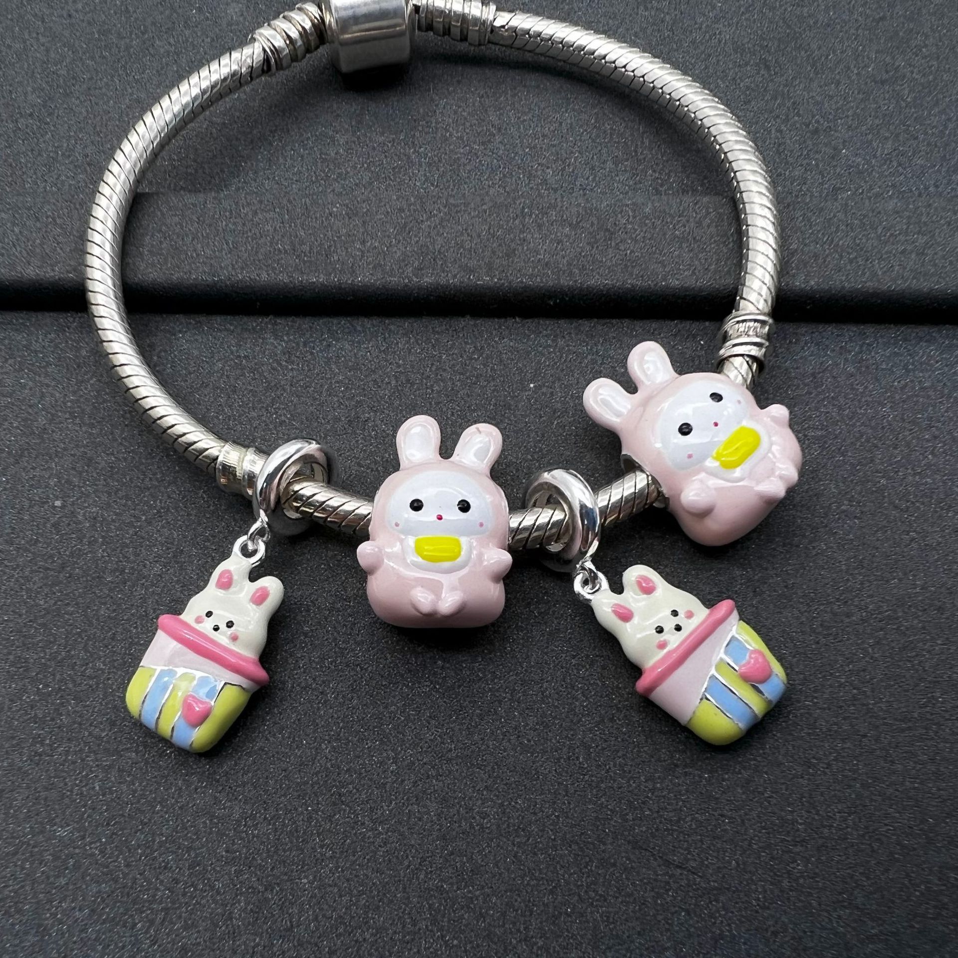 S925 plata esterlina goteo aceite lindo conejito de dibujos animados con cuentas nueva pulsera colgante DIY pulsera accesorios para niñas