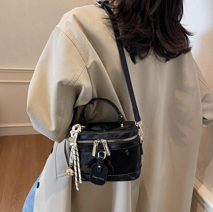 Este año, la popularidad de la bolsa de mano para mujeres 2025, nueva bolsa de hombro de tendencia universal, alta humedad, bolsa de cubo de moda