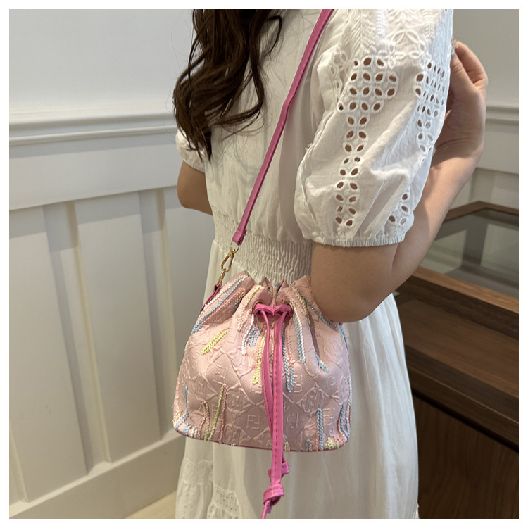 Single-shoulder bag, Korean-style drawstring, fresh and girlish crossbody bag, large capacity, commuting, casual, quality and versatile, Chinese-style bucket bag undefined