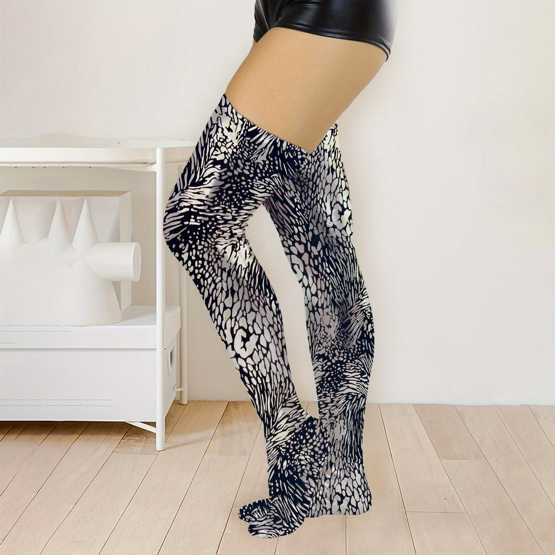 Europa y los Estados Unidos transfronterizos nuevos estilos de moda elásticos delgados calcetines de cuero brillante brillante al por mayor