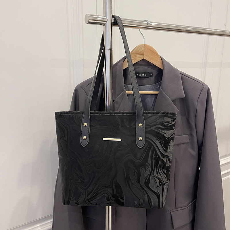 Fashionable and Simple Cross-Border Textured Shoulder Handbag 2025 New Tote Bag Commuting Versatile Large Capacity Bag for Women