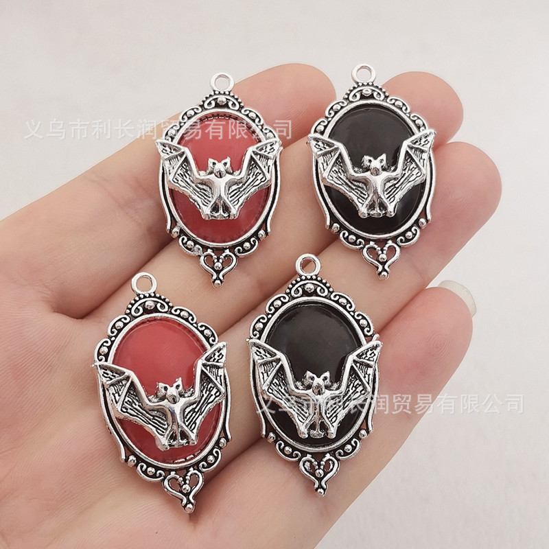 Hot sale gothic vampire bat silver plated frame bat pendant jewelry accessories Halloween DIY pendant