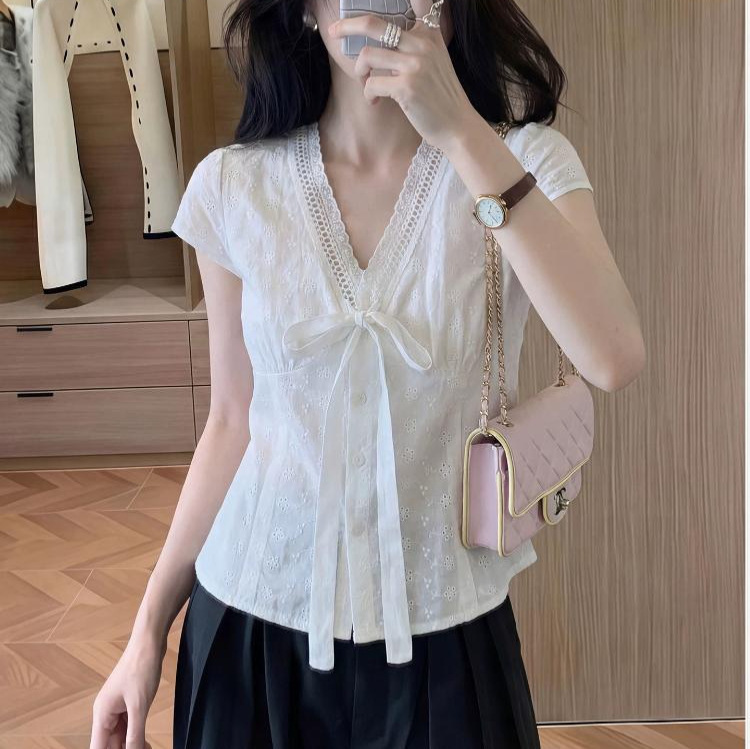 French-Style V-Neck Embroidered Shirt for Women, Summer Versatile Wear, Suitable for Commuting, Waist-Cinching, Slimming Short-Sleeve Top French-Style V-Neck Embroidered Shirt for Women, Summer Versatile Wear, Suitable for Commuting, Waist-Cinching, Slimming Short-Sleeve Top