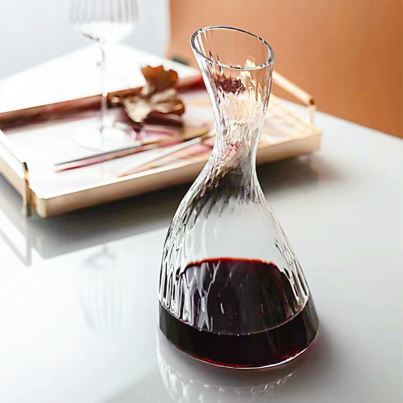 Fast wine decanter for home use