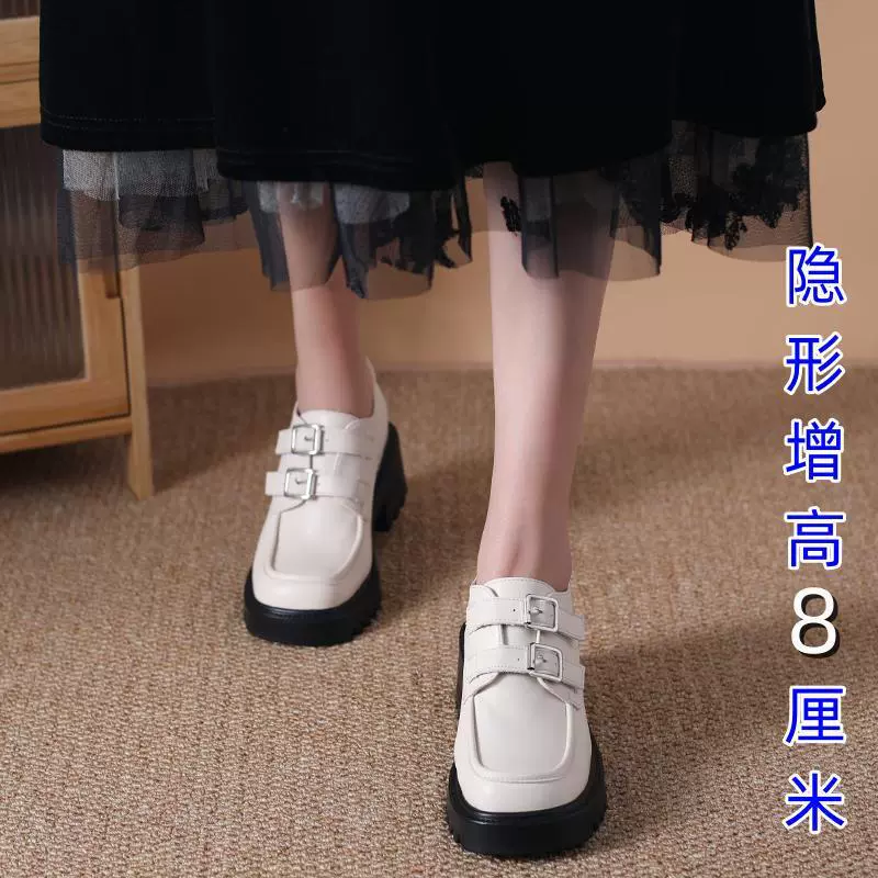 Кожаные туфли на толстой подошве, увеличивающие рост, новая модель 2025 года с металлической пряжкой, лоферы в британском стиле для невысоких людей, маленькие туфли на каблуке, увеличивающие рост.
