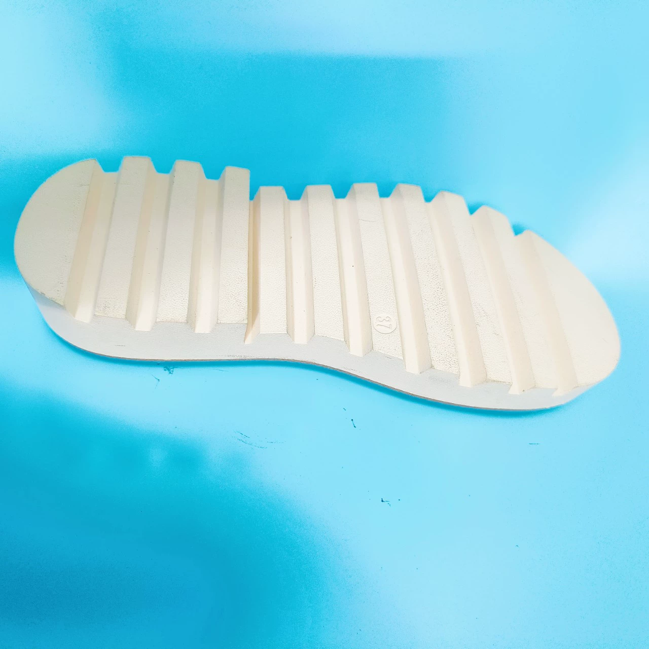 Источник производитель кожаной обуви сапоги EVA противоскользящая теплая большая подошва эластичная подошва резиновая пена подошва оптом