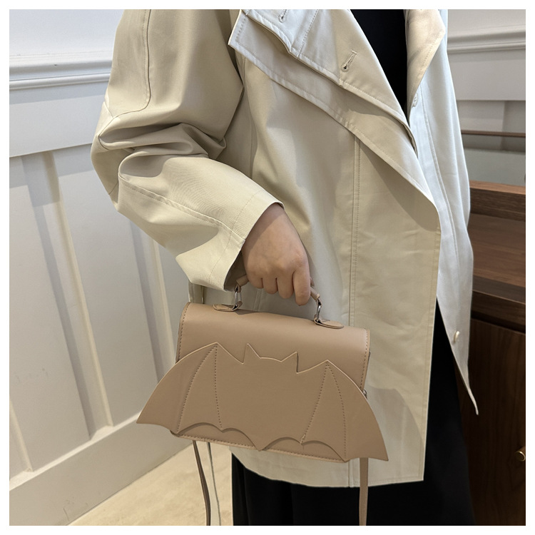 A new 2024 European and American Halloween single-shoulder bag for women, with a unique and funny bat style and a trendy crossbody bag undefined