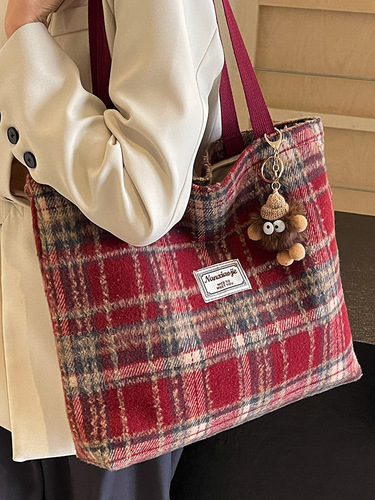 Large-capacity commuting grid bag 2024 new autumn winter woolen grid single-shoulder bag with a sense of elegance versatile tote bag