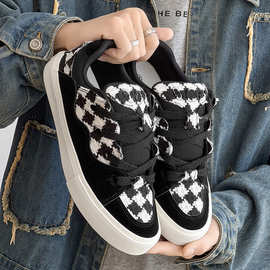 男鞋2025新款冬季潮流小众百搭面包鞋韩版学生运动舒适休闲板鞋