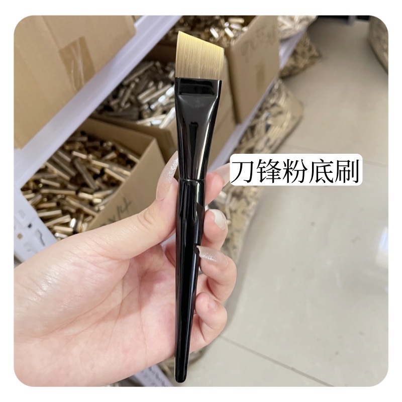 斜め刃ファンデーションブラシ、フェイシャルマスクブラシ、パウダーフリー、極薄三日月跡なしブラシ、自然な曲線の滄州ブラシ|undefined