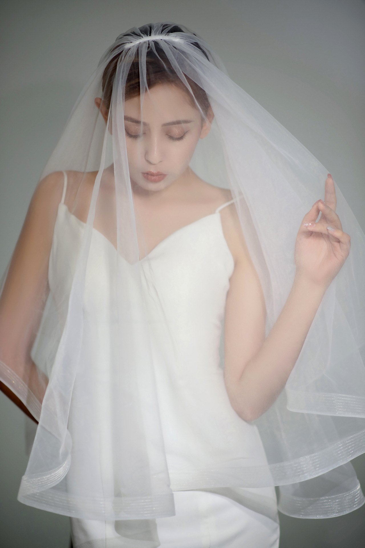 Fashion Simple Bride Veil Multi-layer Wedding Wide-brimmed Veil display picture 3