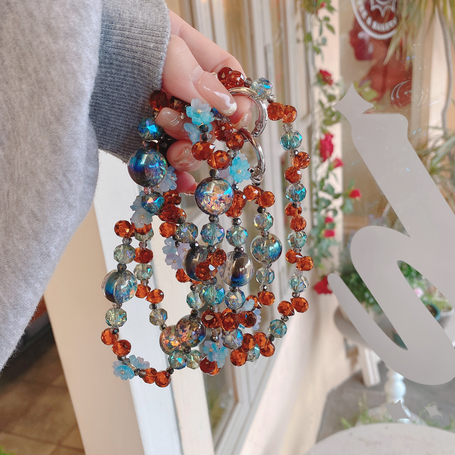 Boutique hecho a mano de alta gama teléfono móvil cadena colgante mujer ins Heidi cuentas cadena larga moda teléfono móvil cordón de mensajero largo