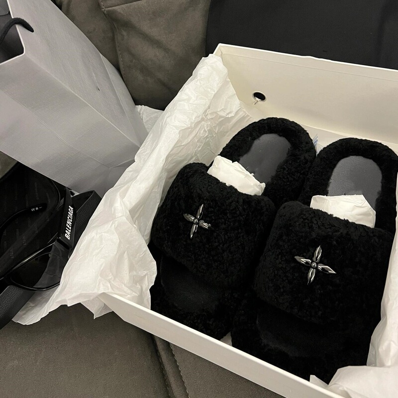 Wool Version~2026 Winter Cross-Shaped Thick-Soled Furry Slippers for Women, Casual Versatile Thick-Soled Plush Warm Slippers Wool Version~2026 Winter Cross-Shaped Thick-Soled Furry Slippers for Women, Casual Versatile Thick-Soled Plush Warm Slippers