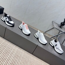 2025�ﶬС���L��Ƥ�ɸ������e�\��Ь�r�аٴ�ڰ�ƴɫ�ϵ�Ь