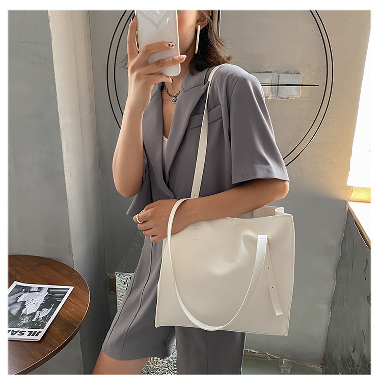 Simple Large-capacity Soft Tote Bag Wholesale Nihaojewelry display picture 6