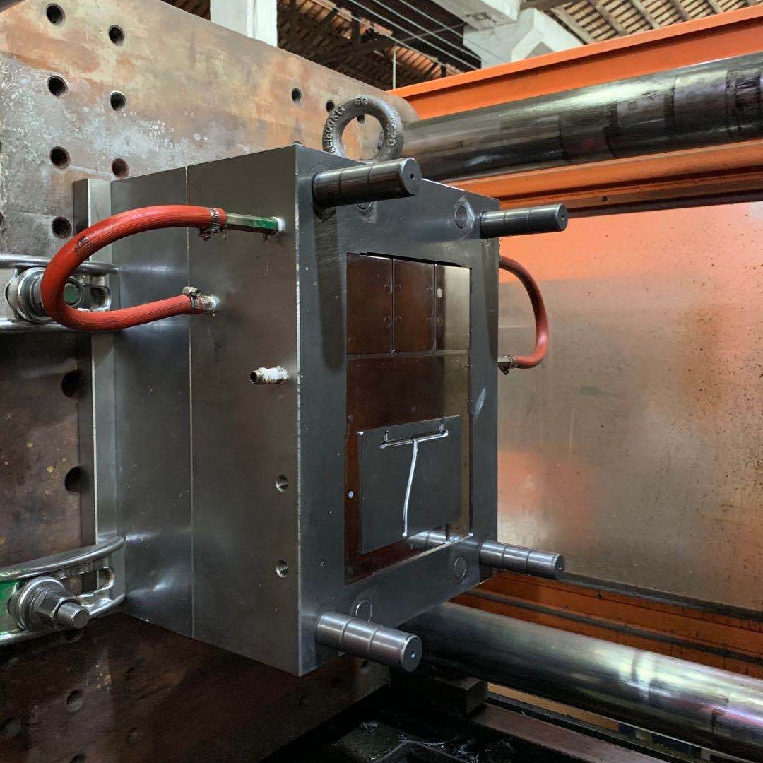 Plastic design mold
