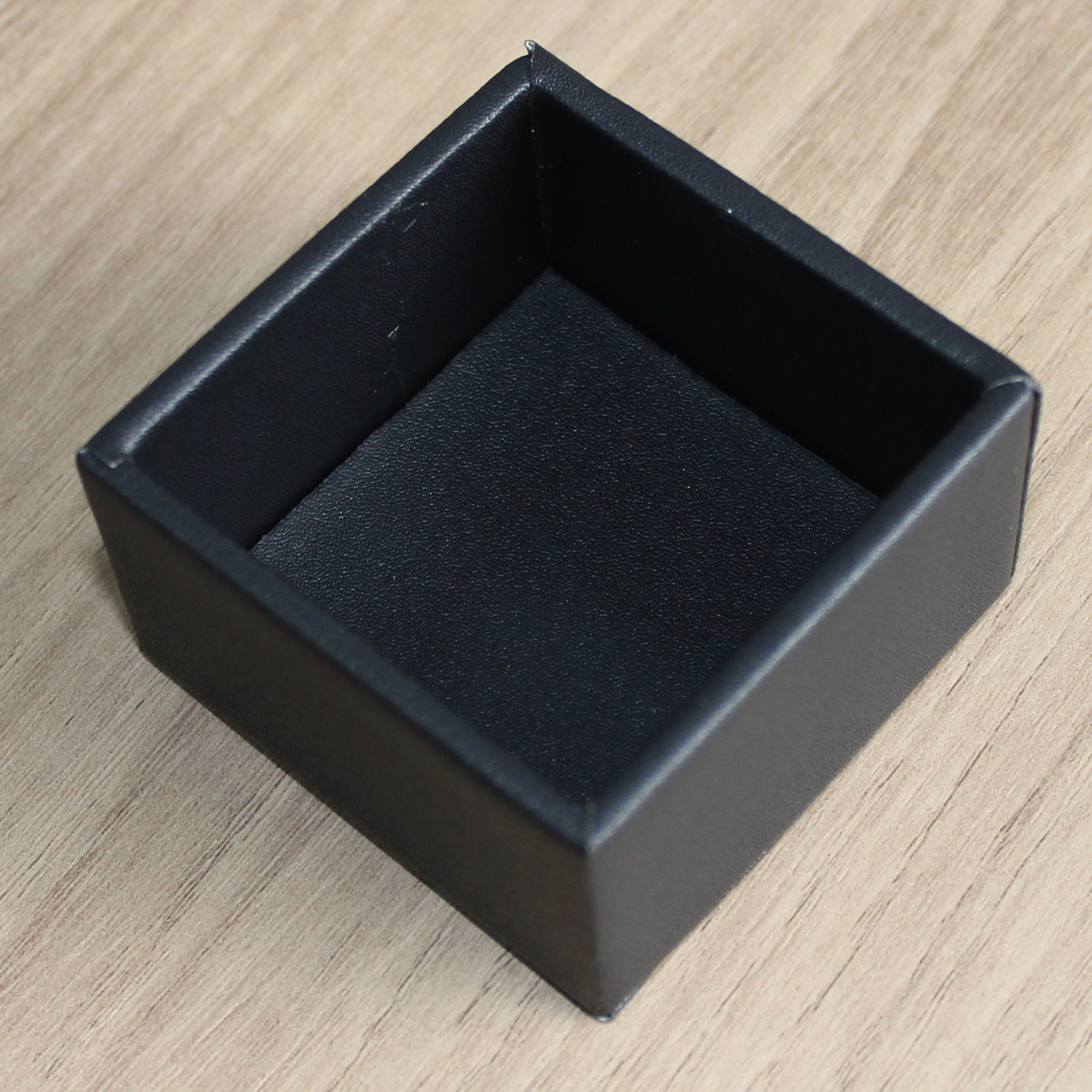 뚜껑이 없는 사탕 상자