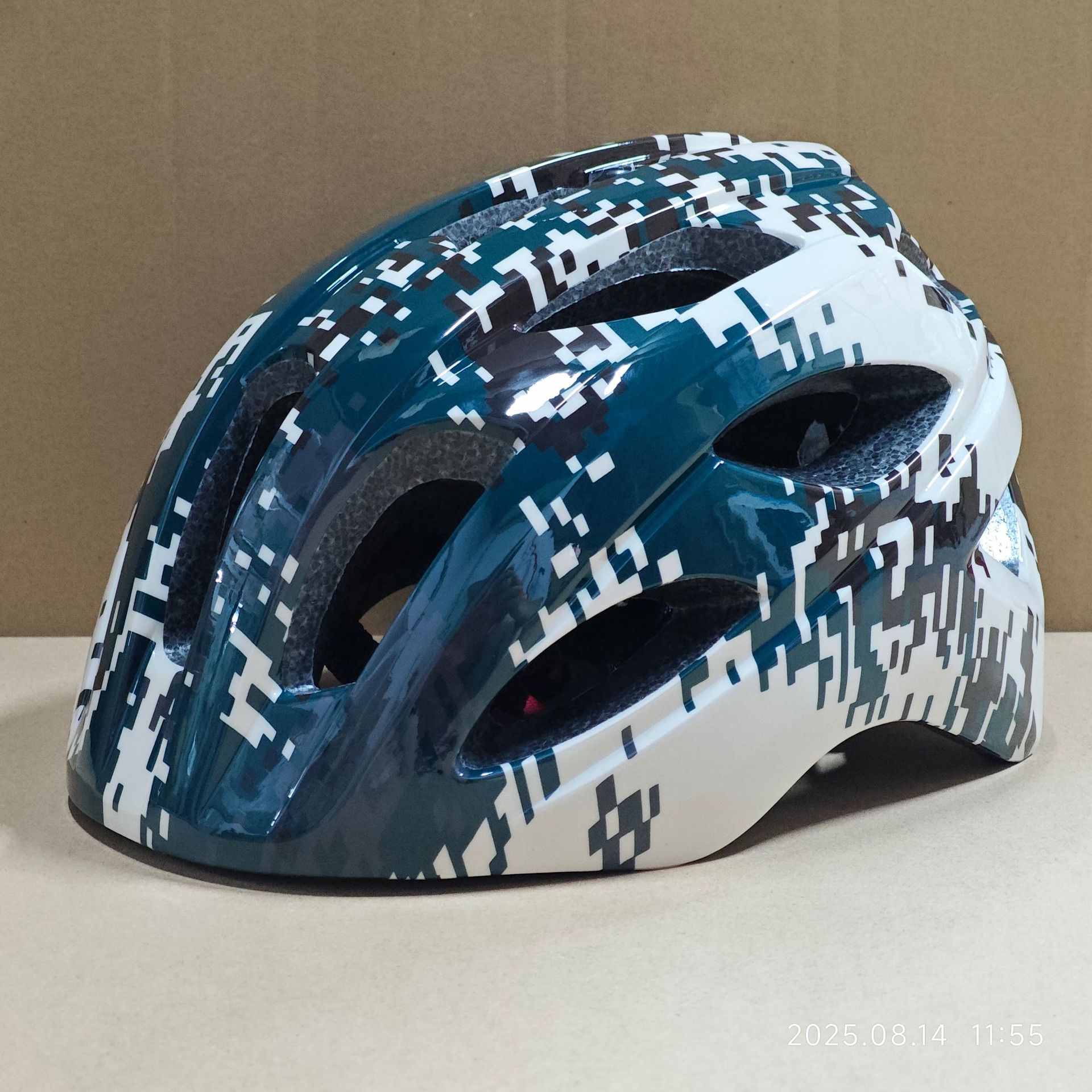Casco especial con luz para llevar casco de seguridad de ciclista integrado para forro ligero