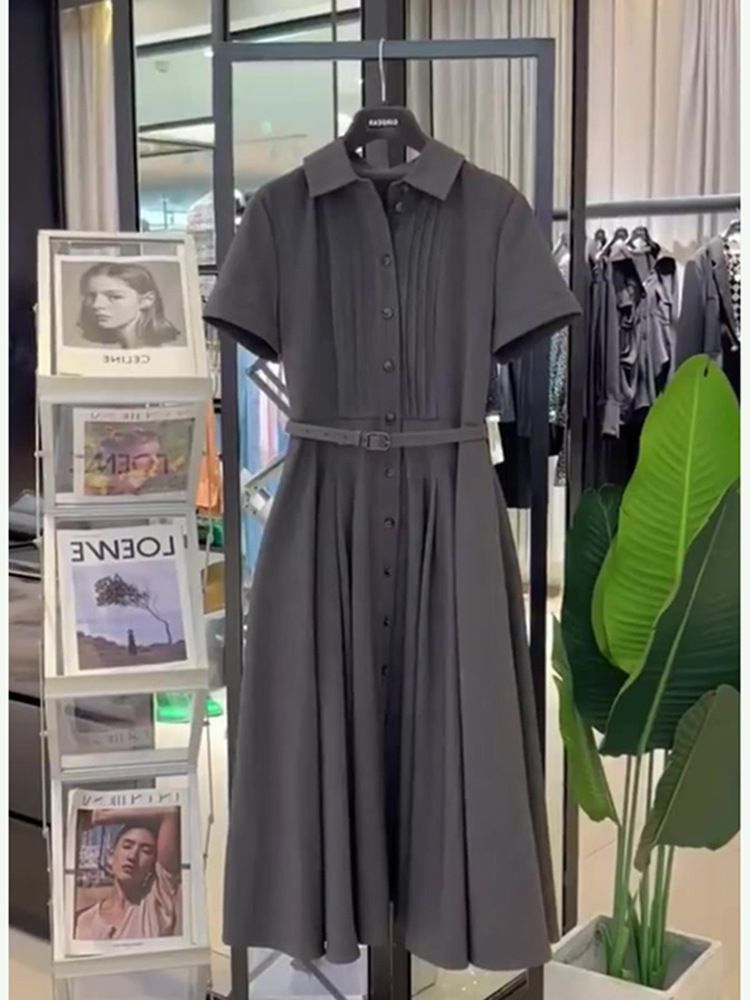 Váy liền màu xanh navy
