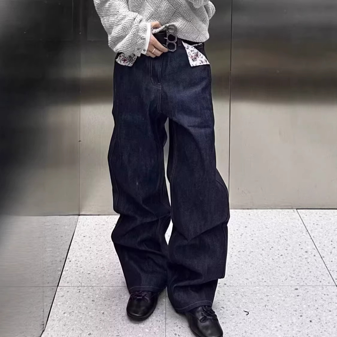 Herrenbekleidung: Retro-Jeans mit Blumenmuster, A-Linie, gerades Bein, lockerer Schnitt, lässiger Stil, Raw Denim, bodenlange Hose_voghion.com