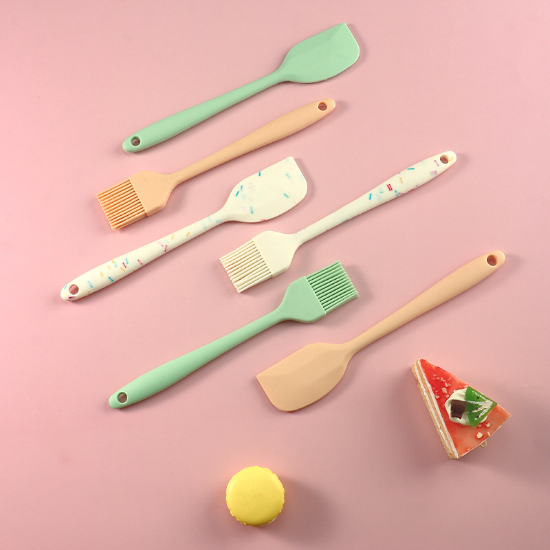 Creative design silicone small scraper oil brush cream spatula barbecue silicone brush one-piece small size baking tool