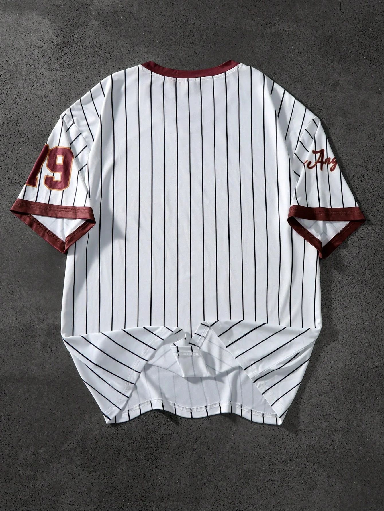 Herr t-shirt med v-ringning och retro baseball tryck sportig_voghion.com