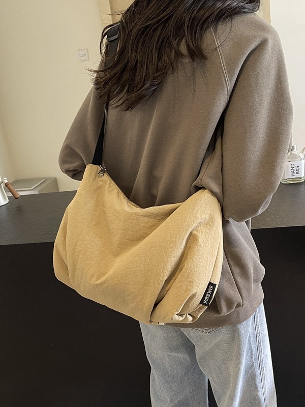 Summer universal shoulder bag for leisure for men and women