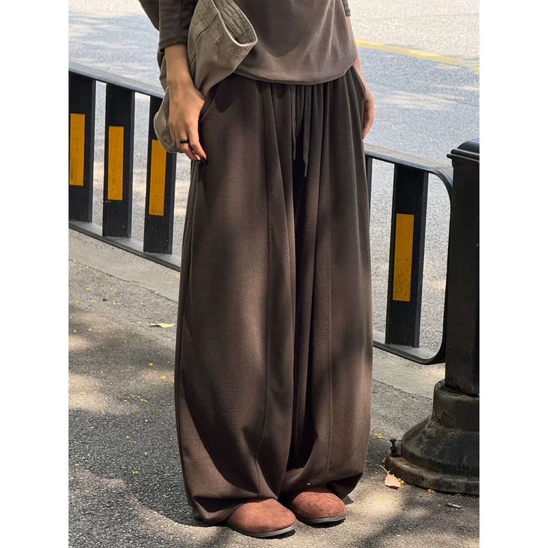 Brown wide-leg pants for women, autumn/winter 2026 new collection, high-waisted, loose fit, slimming, casual, and suitable for petite figures Brown wide-leg pants for women, autumn/winter 2026 new collection, high-waisted, loose fit, slimming, casual, and suitable for petite figures