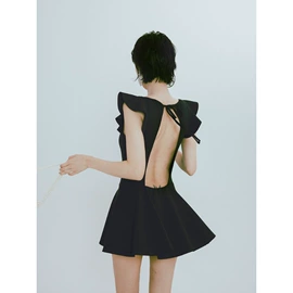 连体泳衣;比基尼;桑拿服、汗蒸服