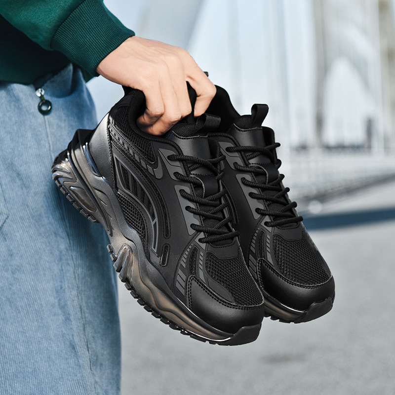 Nuevos zapatos negros de hombre de verano respirantes antiodores zapatos deportivos de malla antideslizantes zapatos casuales para estudiantes de secundaria zapatos de carrera juveniles