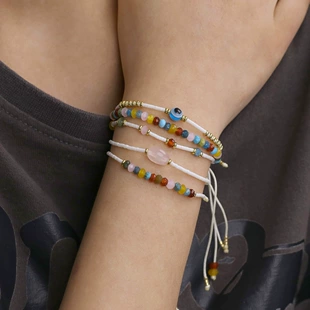 Adjustable beaded bracelet, simple and elegant design, with gem, boho style