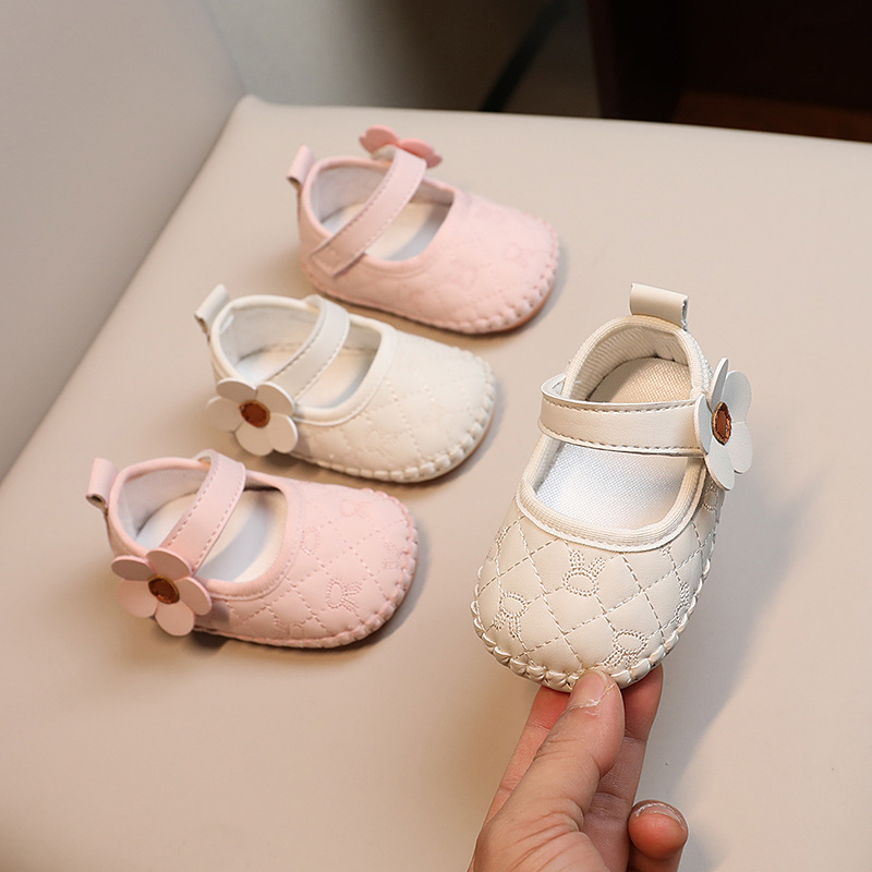 A generation of baby shoes 0-1 years old semi-soft bottom female baby toddler shoes 3-6-September spring and autumn single shoes princess shoes