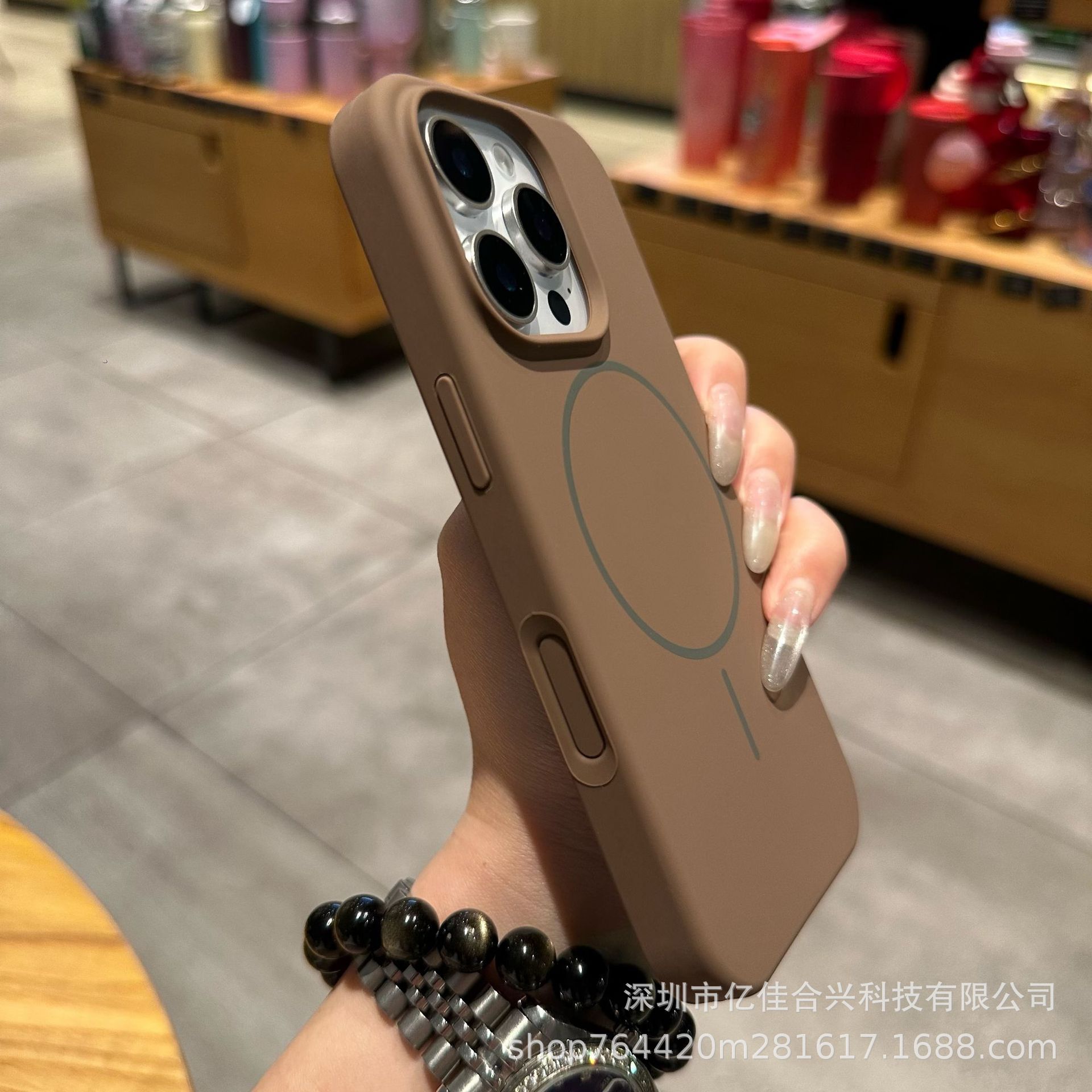 Funda de silicona líquida con anillo magnético y botón de IA anticaída todo en uno, compatible con Apple 17, iPhone 16 y iPhone 14 (orificio grande)
