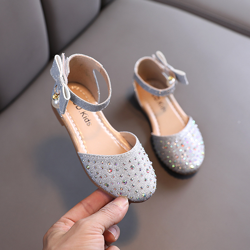 Zapatos de cuero para niños 2021 primavera nuevo estilo coreano Zapatos de una sola capa para niñas Pearl Rhinestone zapatos de princesa lindos para niños pequeños