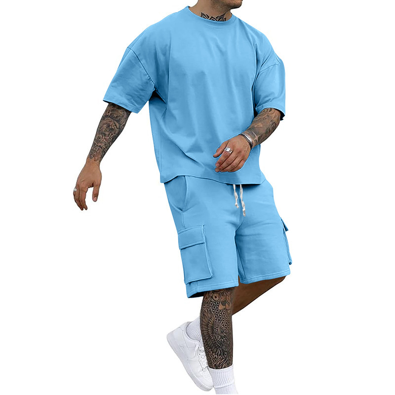 Męski komplet t-shirt i spodenki cargo w stylu sportowym_voghion.com