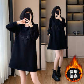 大码女装2025冬新款气质加绒休闲连衣裙宽松时尚新中式盘扣卫衣裙