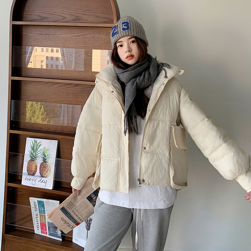 Ropa de pan de mujer corta ropa de algodón de tamaño grande 2023 otoño y invierno nueva chaqueta de algodón de bolsillo grande gruesa y suelta de moda de estudiantes