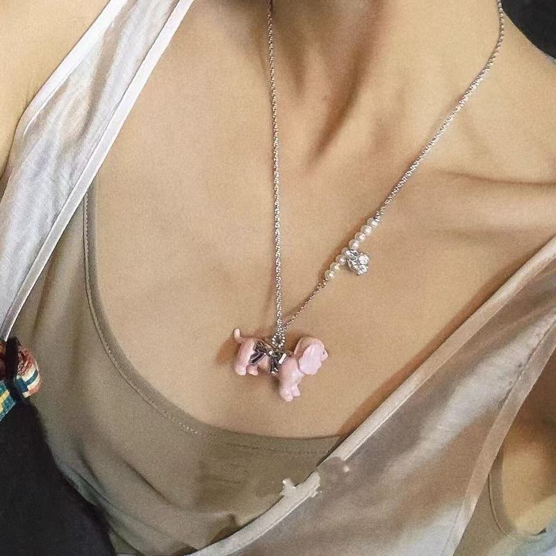 2025 新 Zhao Lusi 同じスタイルのかわいいピンクのダックスフントの子犬のリボンペンダントネックレスロングアクセサリー装飾|undefined