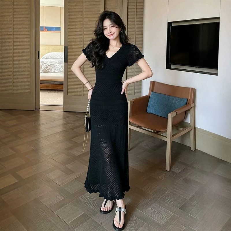 Hepburn-Style High-End Hollow-Out V-Neck Slim-Fit Short-Sleeve Long Dress for Summer Petite Figures Hepburn-Style High-End Hollow-Out V-Neck Slim-Fit Short-Sleeve Long Dress for Summer Petite Figures