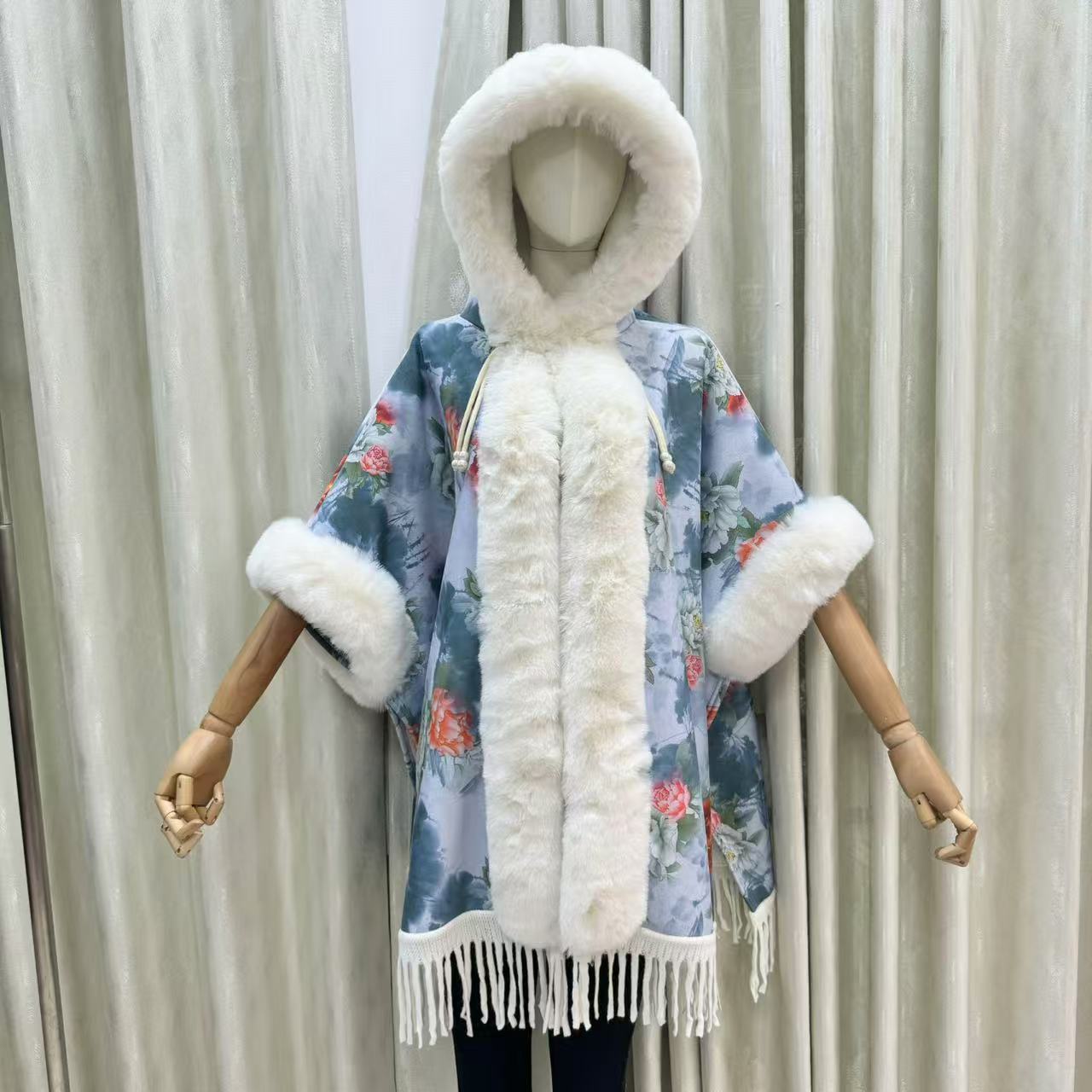 Otoño y invierno 2025 nuevo estilo chino Jacquard cuello de lana y vello grueso chal de mujer abrigo abrigo con capuz capa china