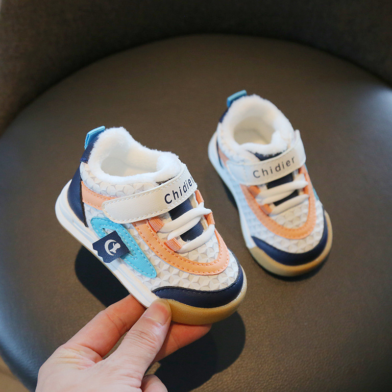 Nuevos zapatos de tablero para niños dos zapatos de algodón forrados de lana para niños zapatos deportivos para niños pequeños zapatos de algodón para niños forrados de lana para niñas